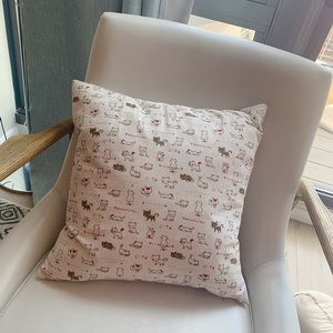 Cat pink backrest rose pattern throw pillow.